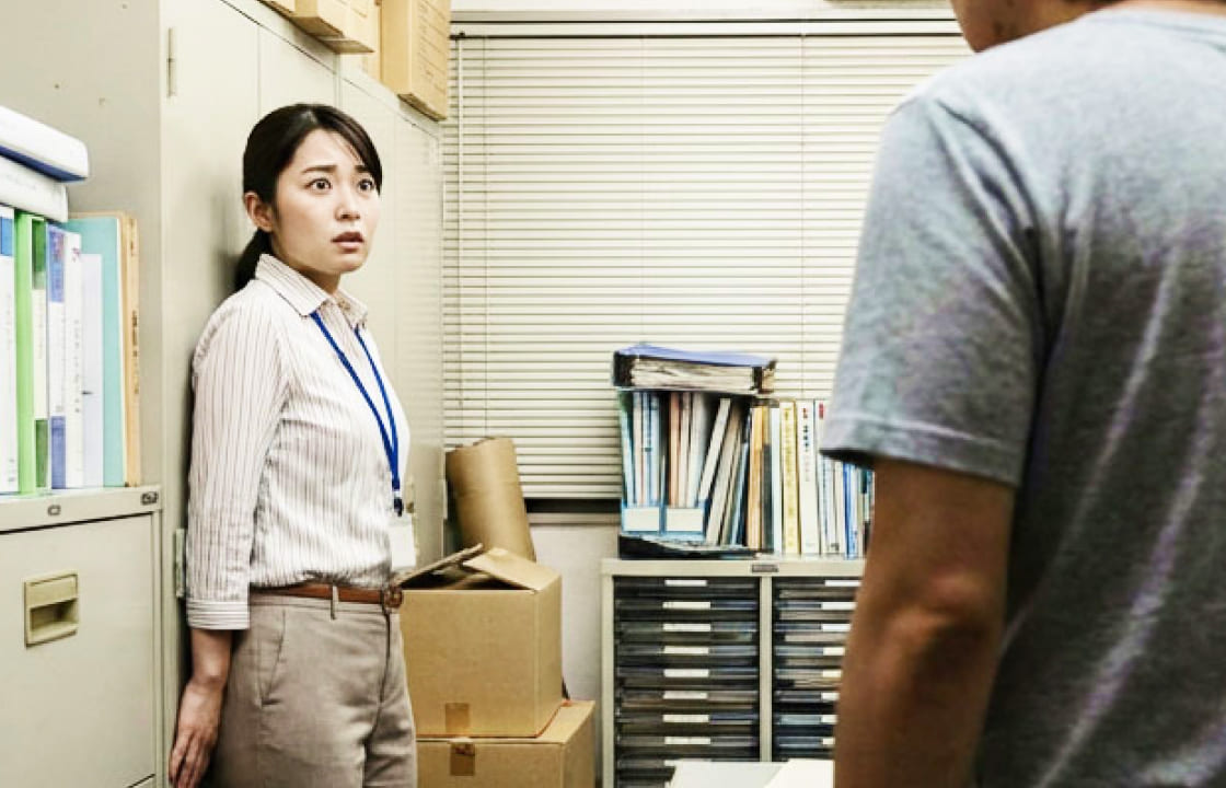 逃げ場のないバックヤード